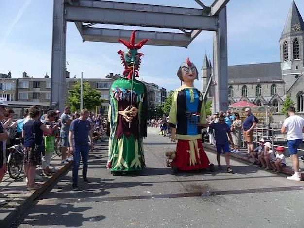 Kleurrijke reuzen in de straten van Deinze